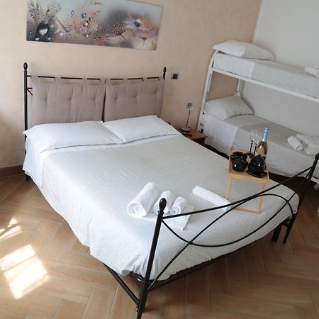 Guest House Simonazzi เรจโจเอมิเลีย ภายนอก รูปภาพ