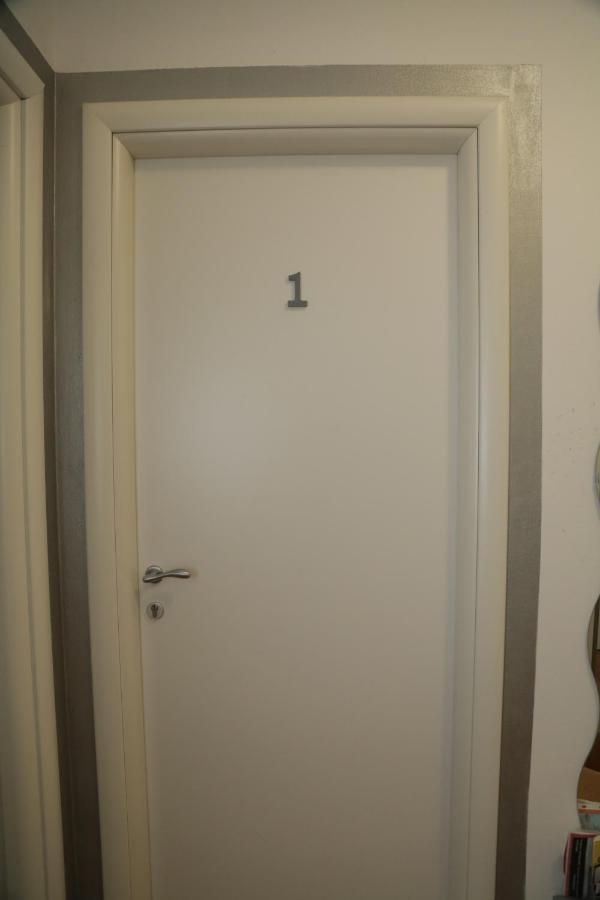 Guest House Simonazzi เรจโจเอมิเลีย ภายนอก รูปภาพ