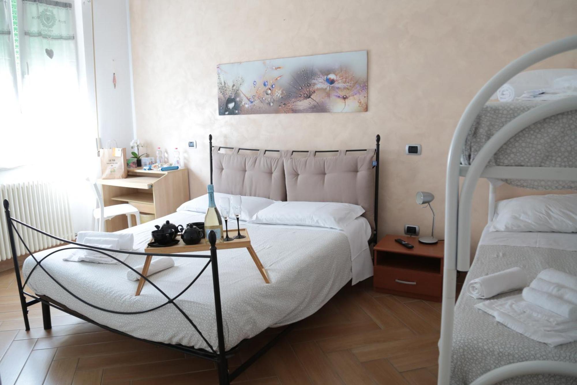 Guest House Simonazzi เรจโจเอมิเลีย ภายนอก รูปภาพ