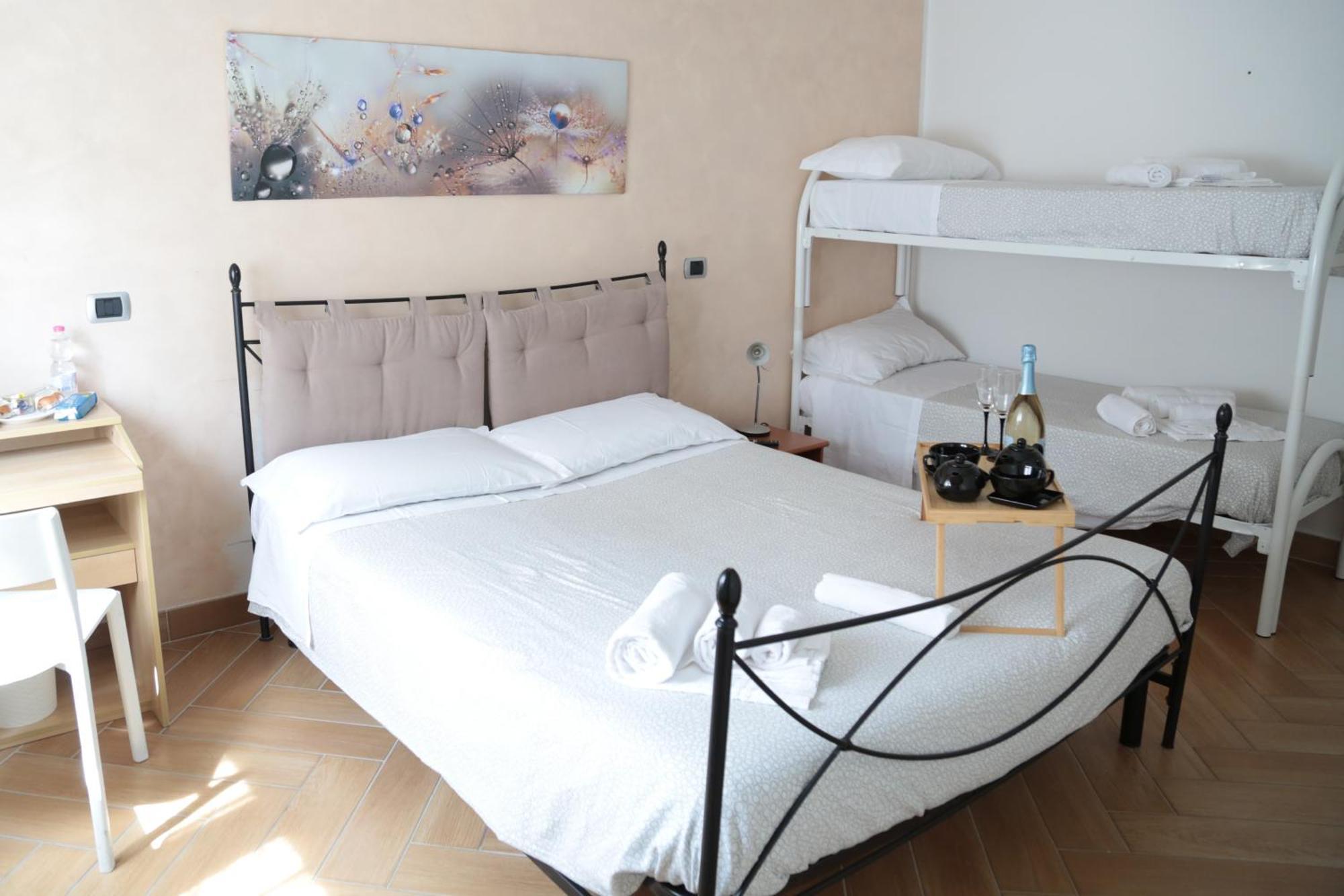 Guest House Simonazzi เรจโจเอมิเลีย ภายนอก รูปภาพ